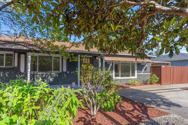 Photo of 1525 Ayers Rd Concord, CA 94521