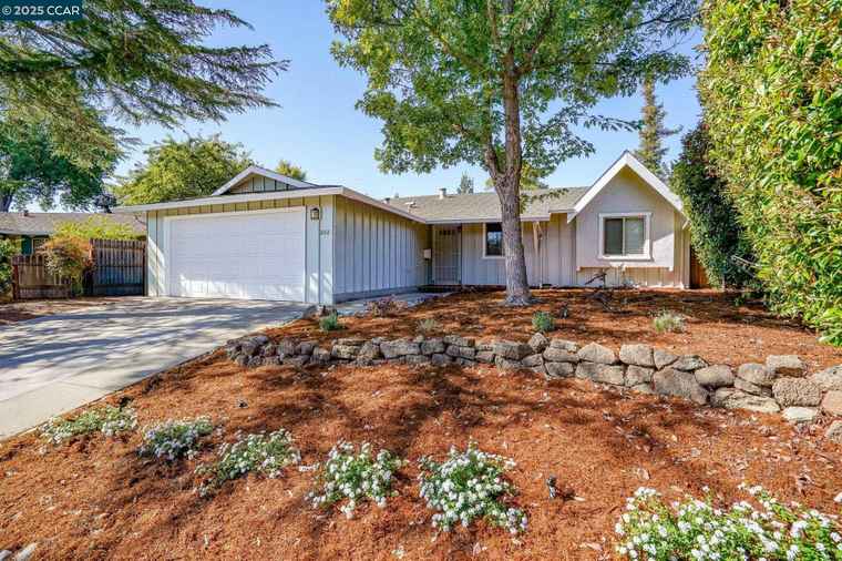 Photo of 2162 Olympic Dr Martinez, CA 94553