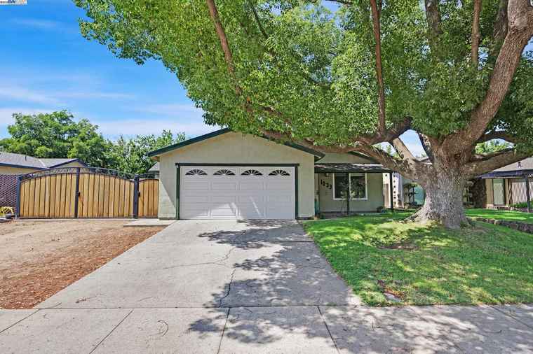 Photo of 1033 Parkside Ave Manteca, CA 95336