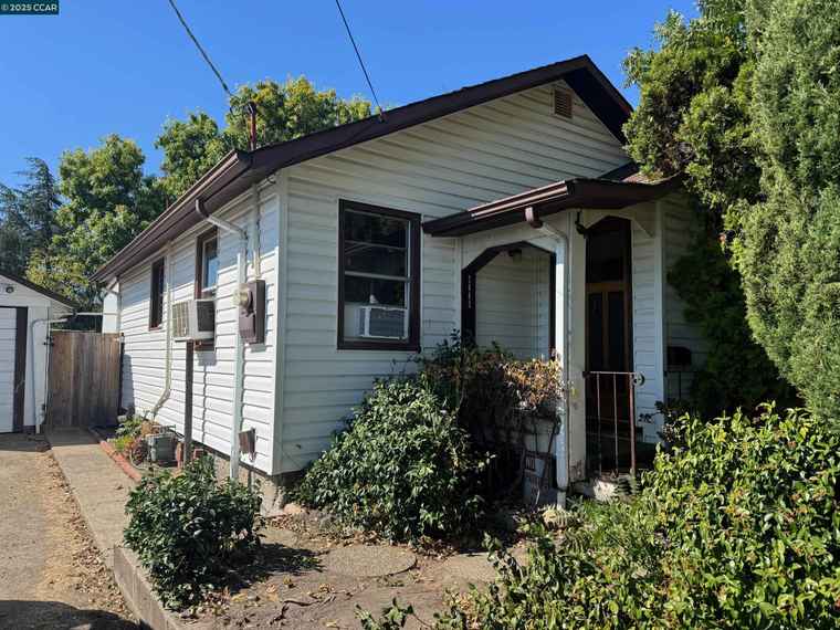 Photo of 2445 Yale St Martinez, CA 94553