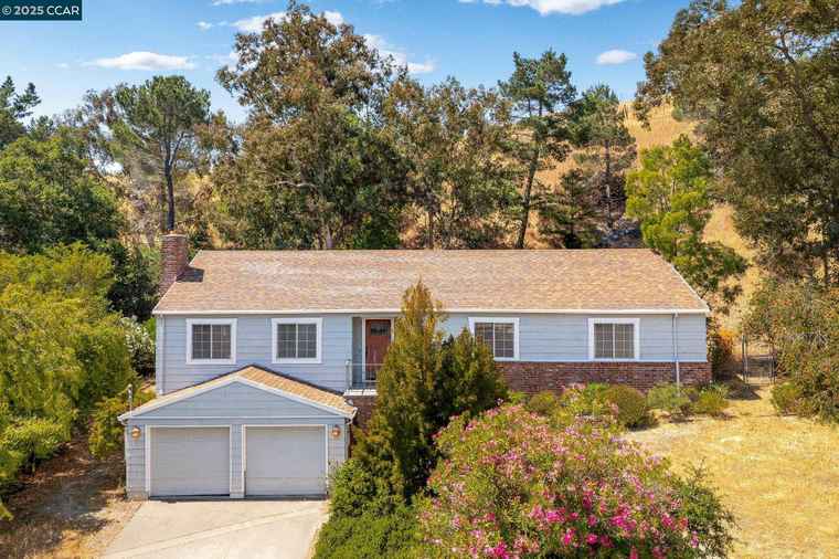 Photo of 45 La Salle Dr Moraga, CA 94556
