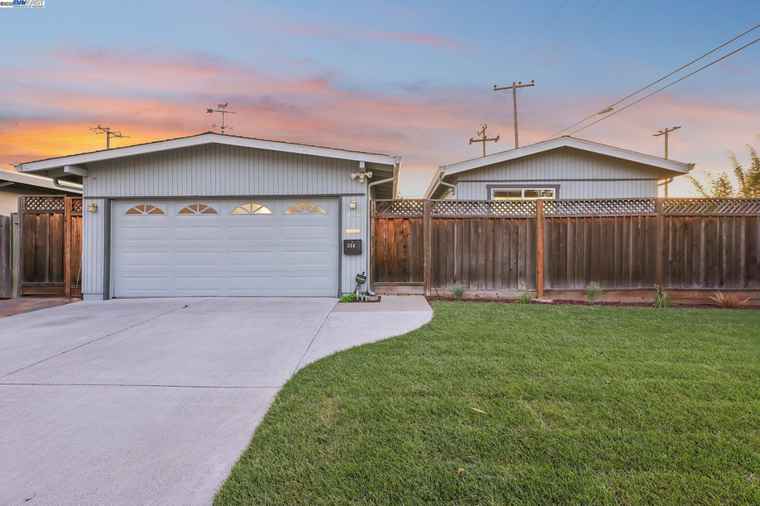 Photo of 336 Burnett Ave Santa Clara, CA 95051