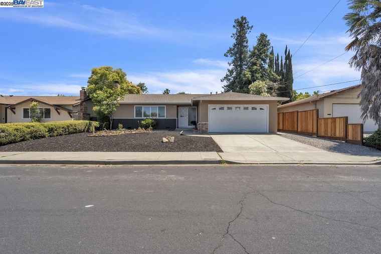 Photo of 914 Wagoner Dr Livermore, CA 94550