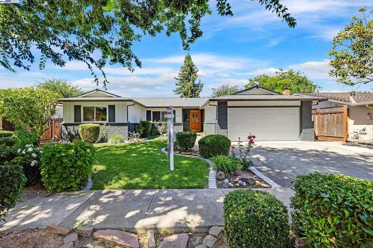 Photo of 5041 Golden Rd Pleasanton, CA 94566