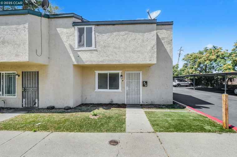 Photo of 147 E 15th St Pittsburg, CA 94565