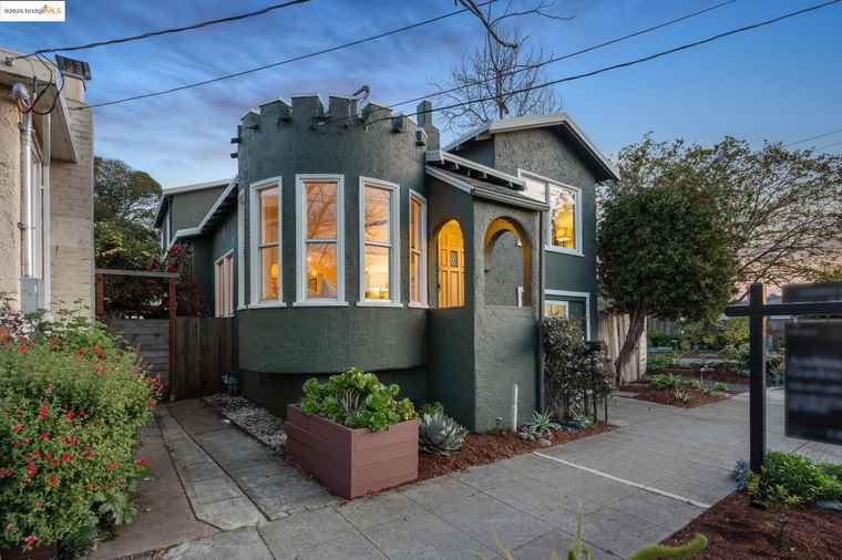 Photo of 1424 Ward St Berkeley, CA 94702