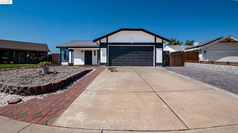 Photo of 306 Deerpark Way Oakley, CA 94561