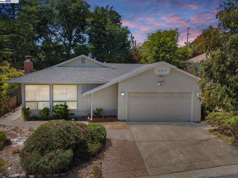 Photo of 4520 Valley View Rd Richmond, CA 94803