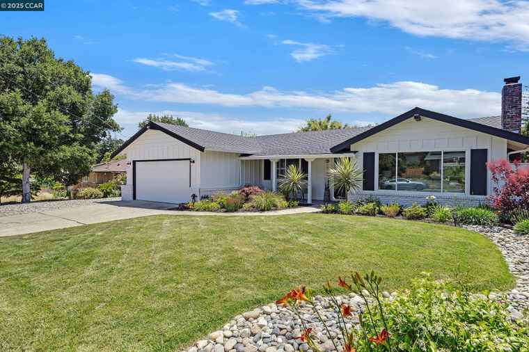 Photo of 1032 Sanders Dr Moraga, CA 94556