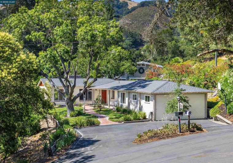 Photo of 1133 N Thompson Rd Lafayette, CA 94549