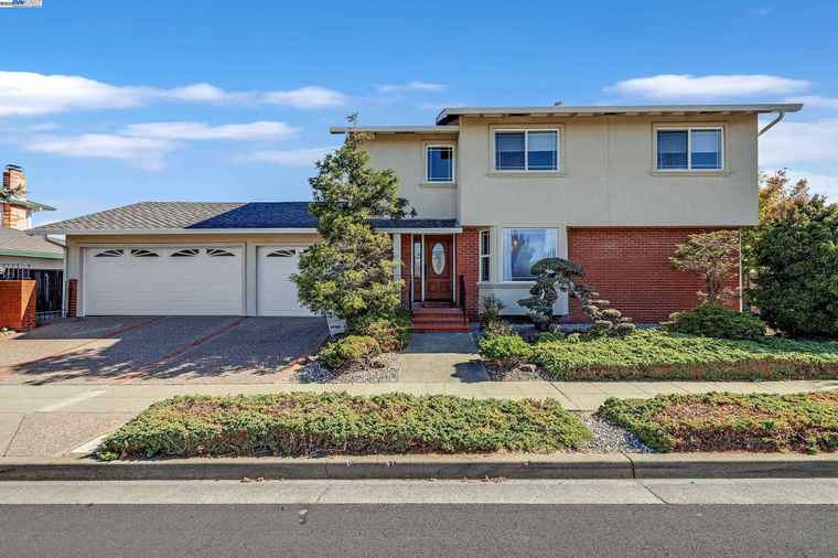 Photo of 3740 Oakes Dr Hayward, CA 94542