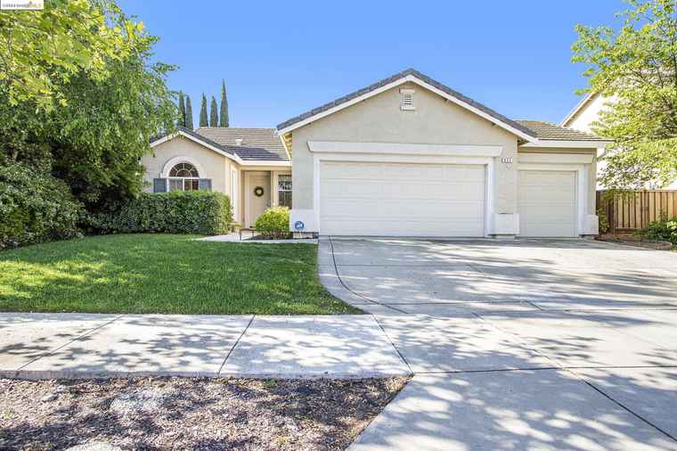 Photo of 922 Yardley Pl Brentwood, CA 94513