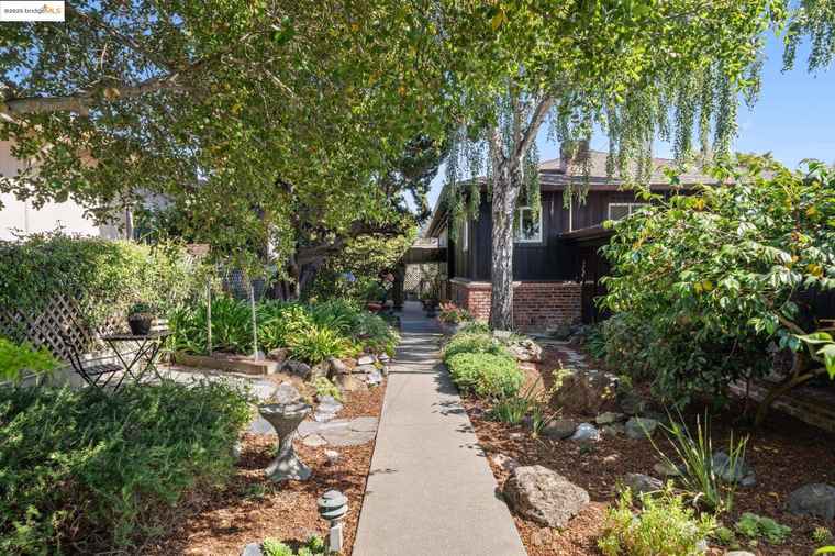 Photo of 7140 Mound St El Cerrito, CA 94530