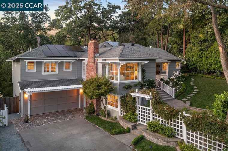 Photo of 72 Davis Rd Orinda, CA 94563