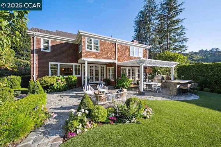 Photo of 231 Sundown Ter Orinda, CA 94563