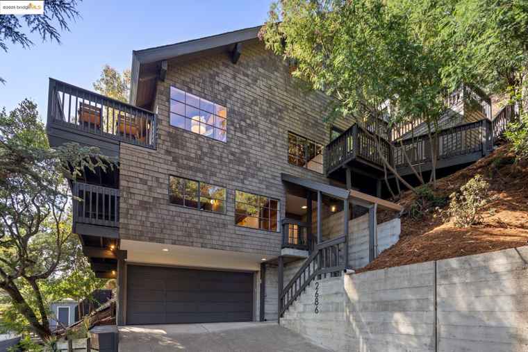 Photo of 2686 Shasta Rd Berkeley, CA 94708