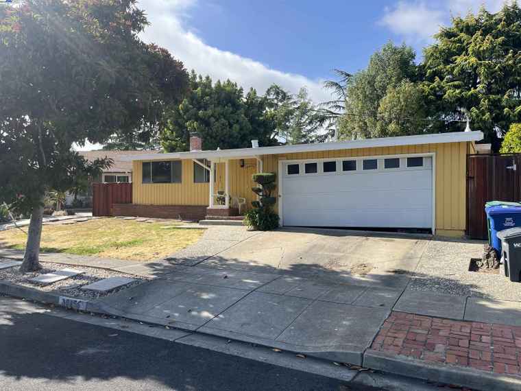 Photo of 30456 Hoylake St Hayward, CA 94544
