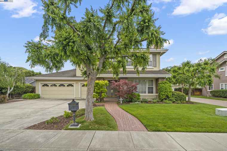 Photo of 225 Pickering Ave Fremont, CA 94536