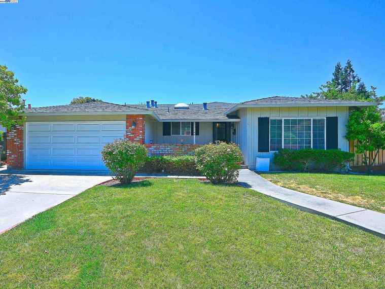 Photo of 7144 Prince Dr Dublin, CA 94568