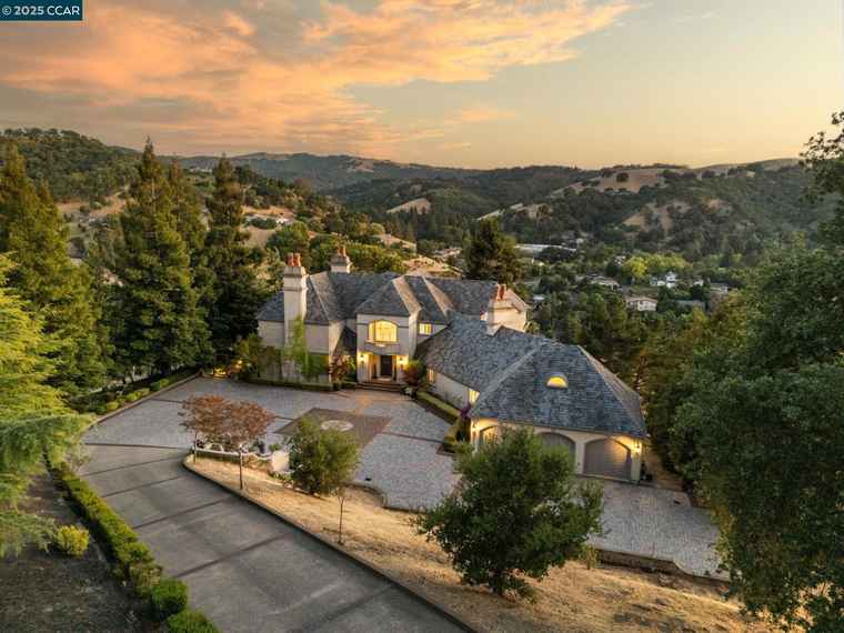 Photo of 4860 Venner Rd Martinez, CA 94553