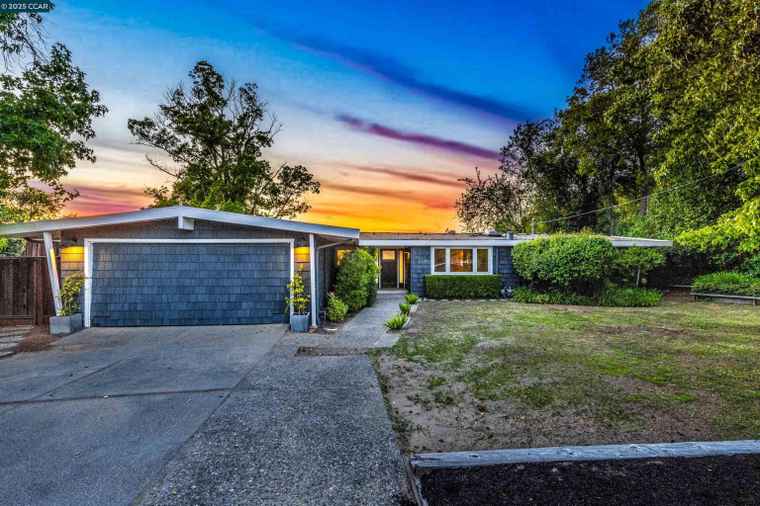 Photo of 117 Estates Dr Orinda, CA 94563