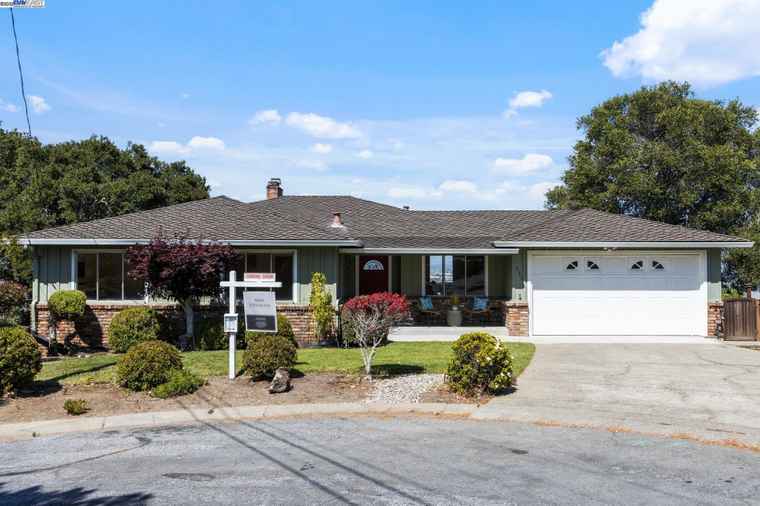 Photo of 535 Vannier Dr Belmont, CA 94002