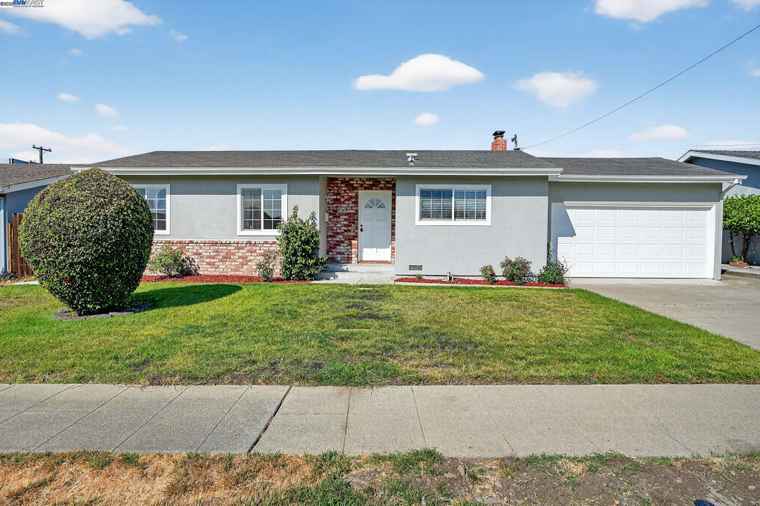 Photo of 8578 Deervale Rd Dublin, CA 94568