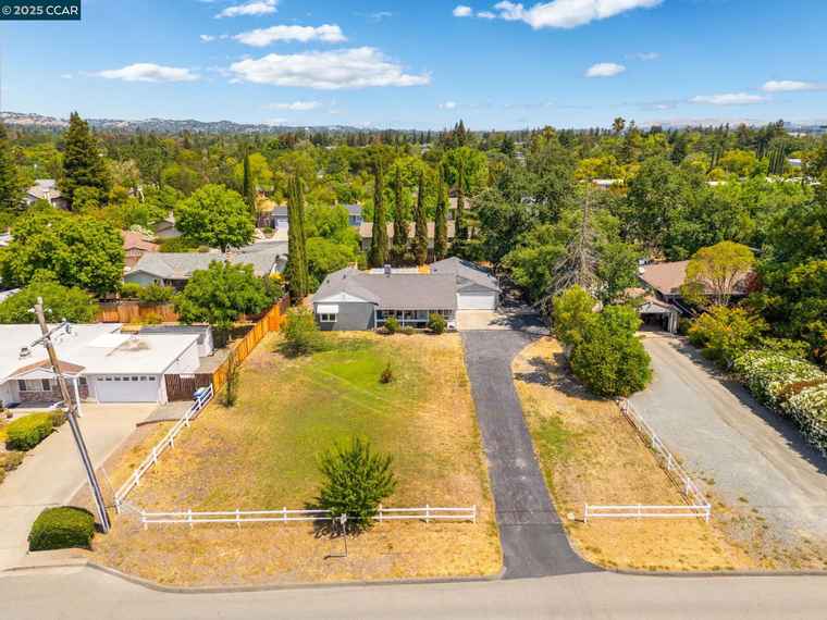 Photo of 1590 3rd Ave Walnut Creek, CA 94597