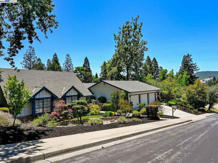 Photo of 211 Arthur Ct Danville, CA 94526