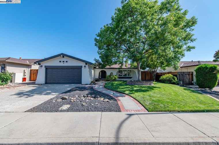 Photo of 139 Amber Way Livermore, CA 94550