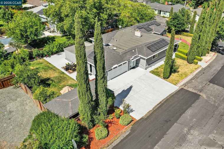 Photo of 2401 Casa Way Walnut Creek, CA 94597