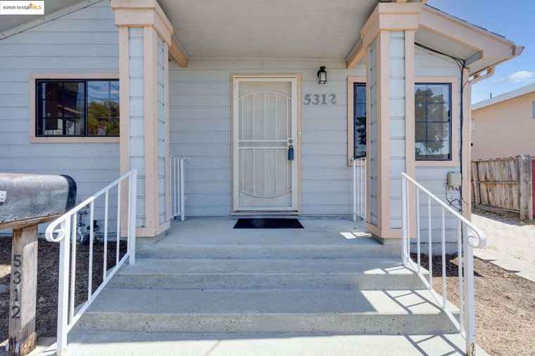 Photo of 5312 Clinton Ave Richmond, CA 94805