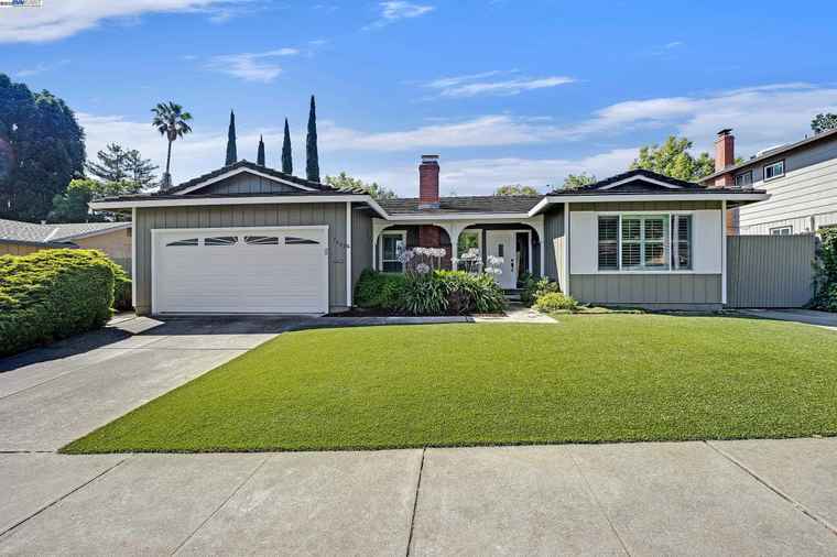 Photo of 7660 Applewood Way Pleasanton, CA 94588