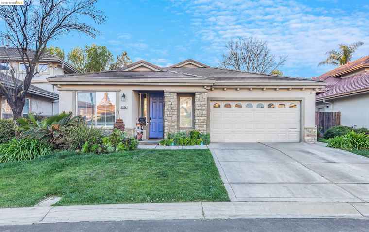 Photo of 2524 Crescent Way Discovery Bay, CA 94505