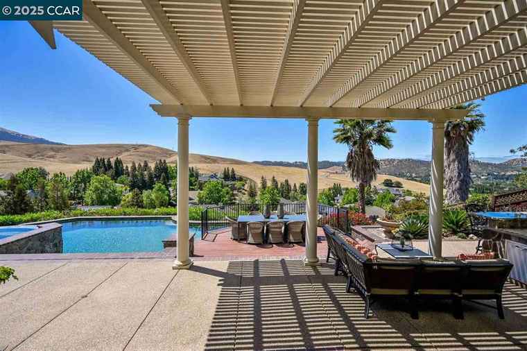 Photo of 460 Silver Hollow Dr Walnut Creek, CA 94598
