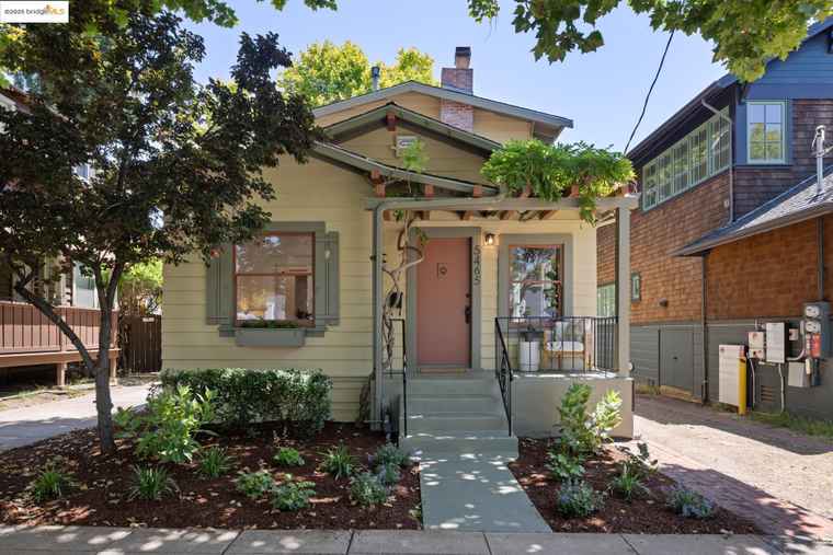 Photo of 5465 Kales Ave Oakland, CA 94618