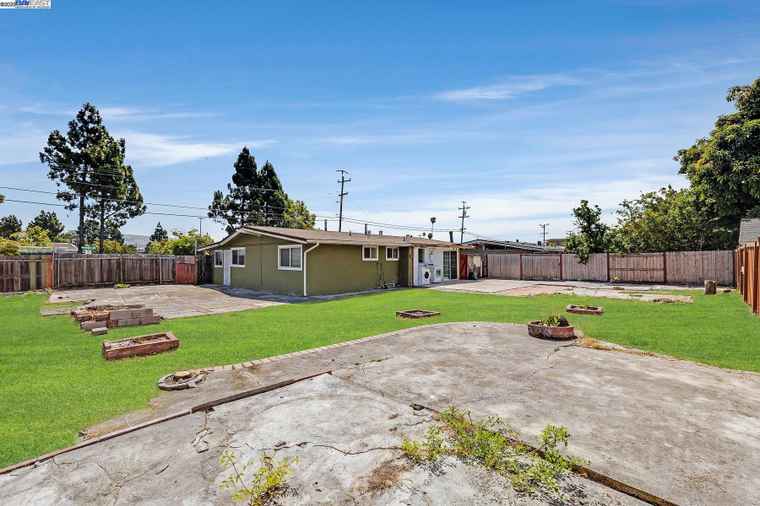 Photo of 27629 Pompano Ave Hayward, CA 94544