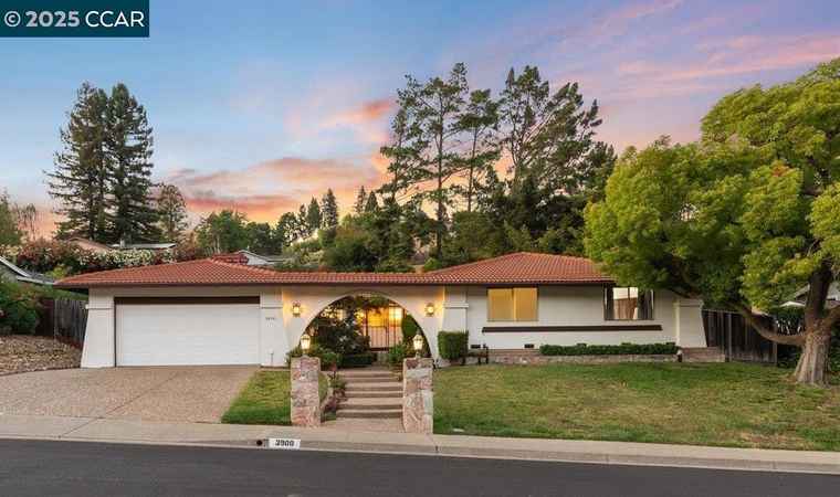 Photo of 3900 Campolindo Dr Moraga, CA 94556