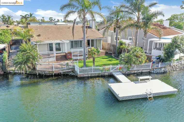 Photo of 5521 Starboard Ct Discovery Bay, CA 94505
