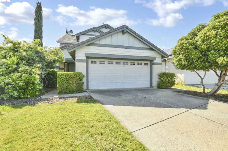 Photo of 213 Whispering Oaks Ct Brentwood, CA 94513