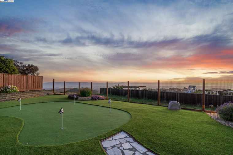 Photo of 28817 Bailey Ranch Rd Hayward, CA 94542