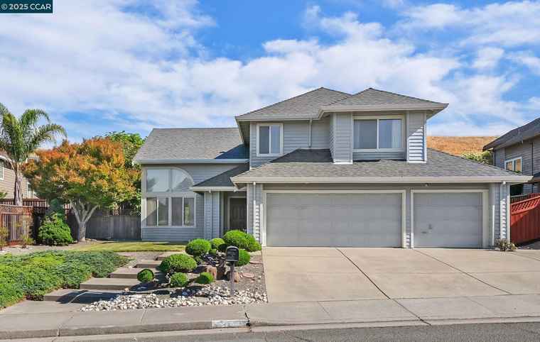 Photo of 2701 Goularte Dr Pinole, CA 94564