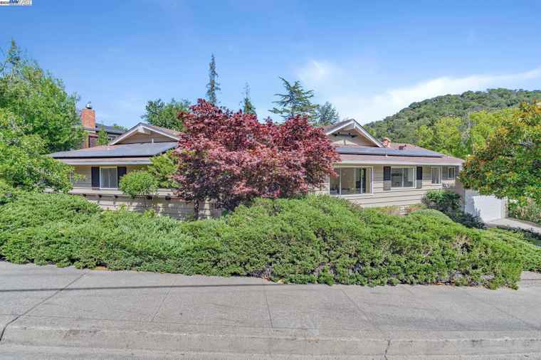 Photo of 1092 Porto Marino Dr San Carlos, CA 94070