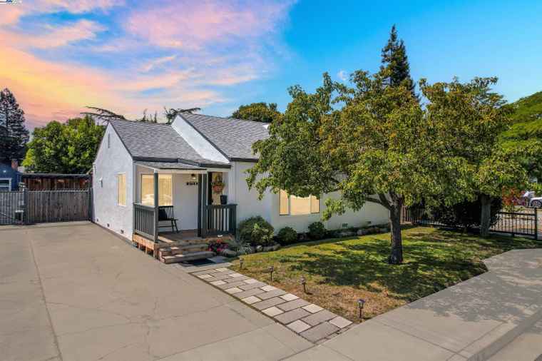 Photo of 21237 Orange Ave Castro Valley, CA 94546