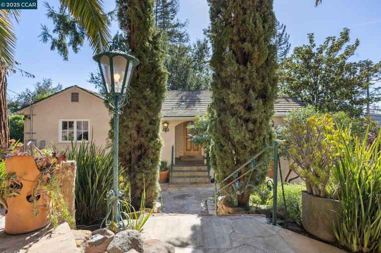 Photo of 40 Las Palomas Orinda, CA 94563