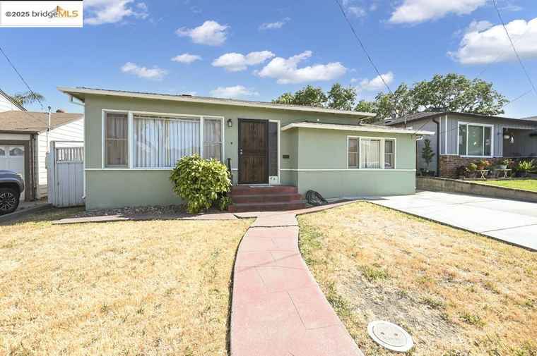 Photo of 49 Hillcrest Ave Pittsburg, CA 94565