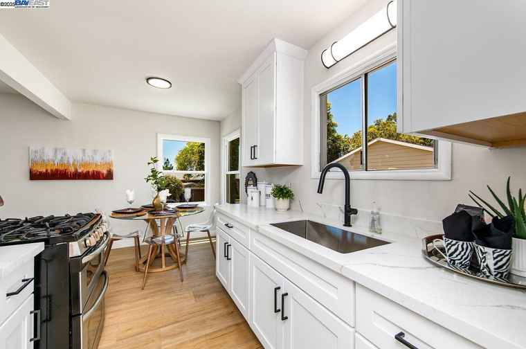 Photo of 17673 Dorson Ln Castro Valley, CA 94546