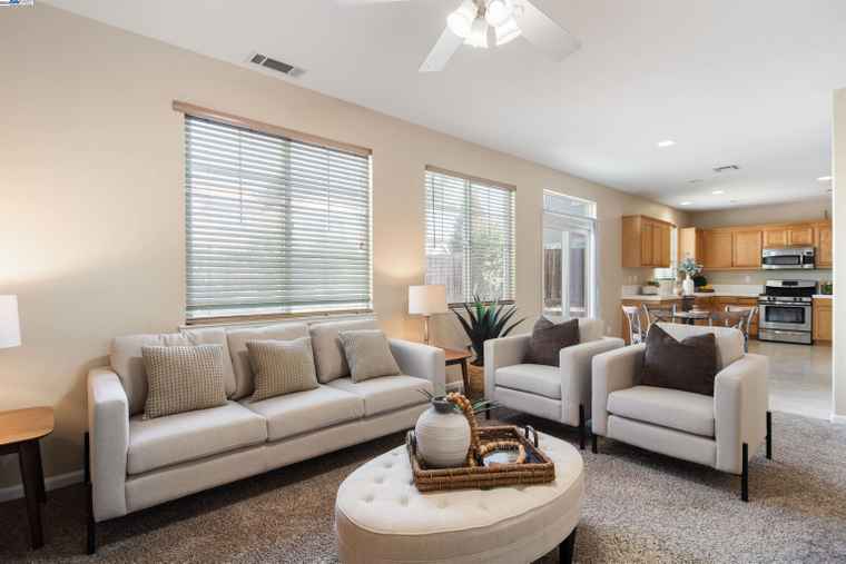Photo of 181 Maidenhair St Pittsburg, CA 94565