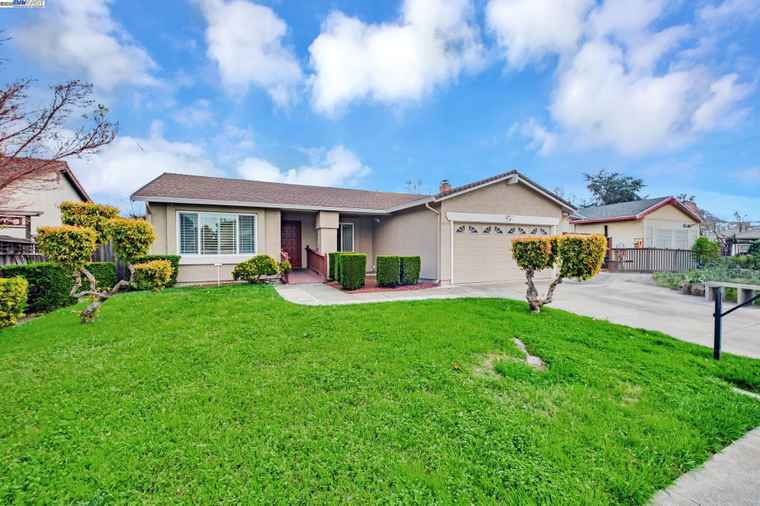 Photo of 2716 Killdeer Ct Union City, CA 94587