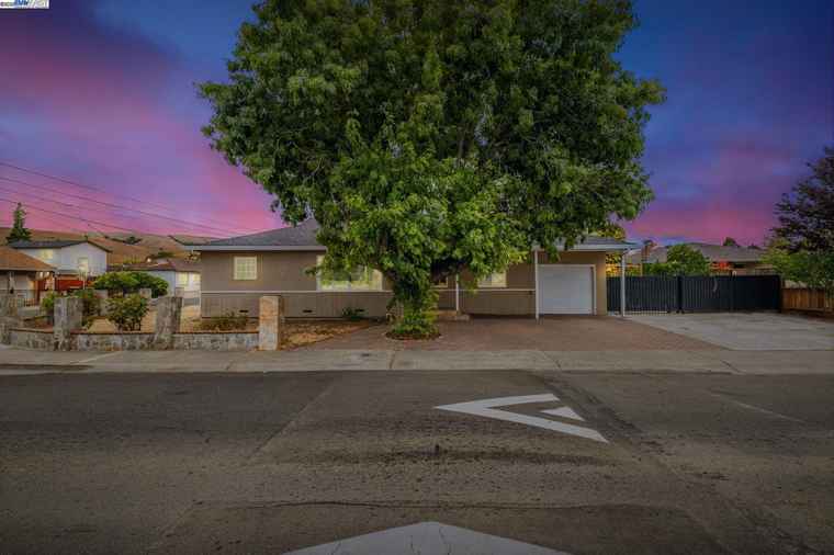 Photo of 32306 Ithaca St Hayward, CA 94544